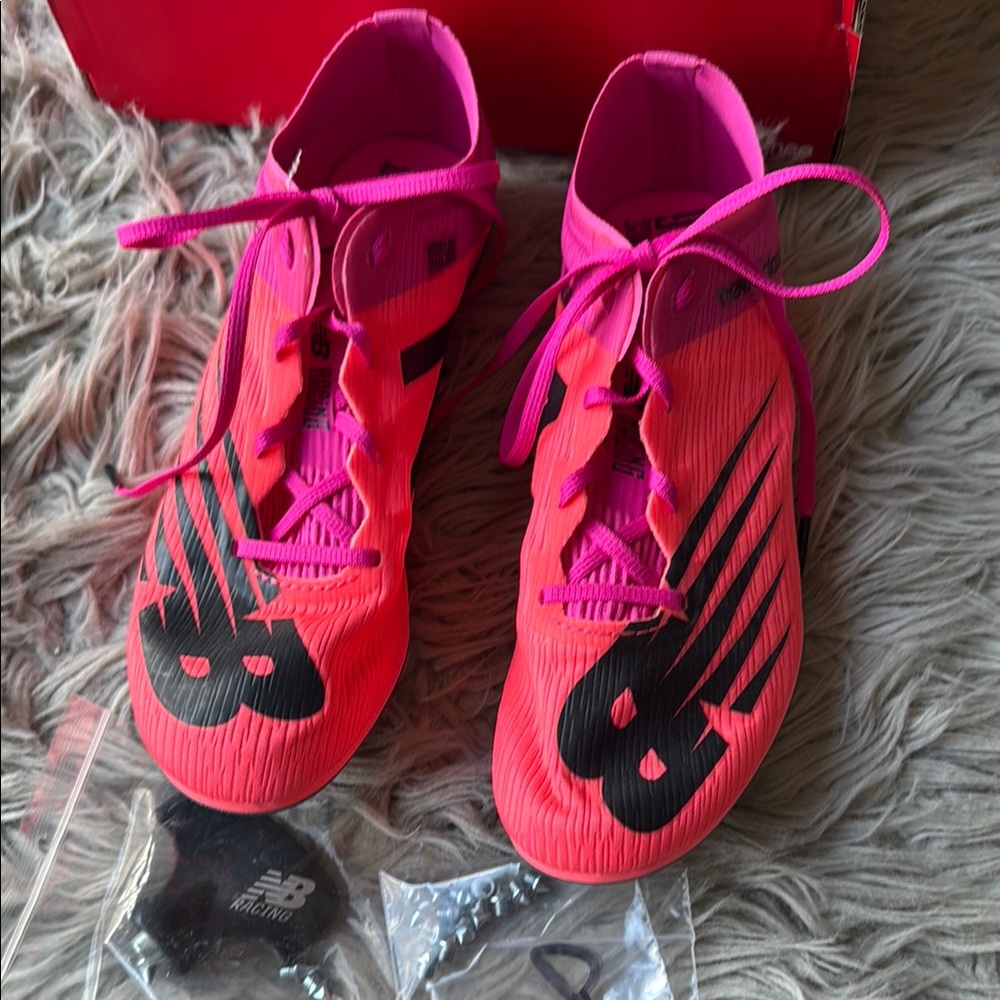 New Balance women’s Track shoes with removable metal spikes-NEW